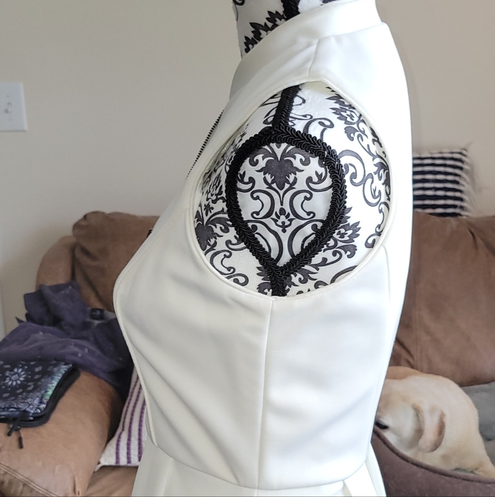 Vince Camuto White Sleeveless Dress - Picture 9 of 14